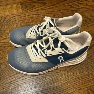 On cloud cloudrift tennis shoes